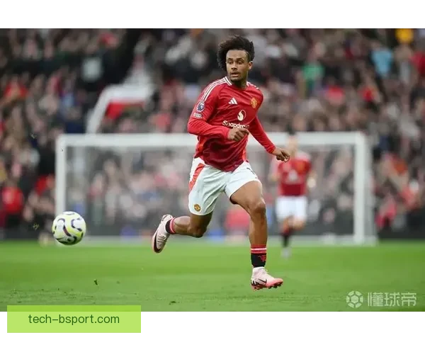 曼联正式确认签下荷兰射手齐尔克泽锋线重组今夏进攻火力全面升级